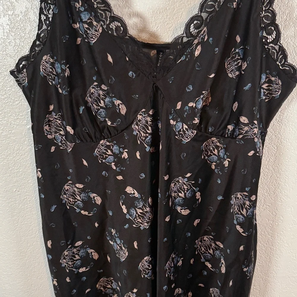 Torrid Curve Black Floral Skulls Lace Trim Nightie Slip Size 1XL